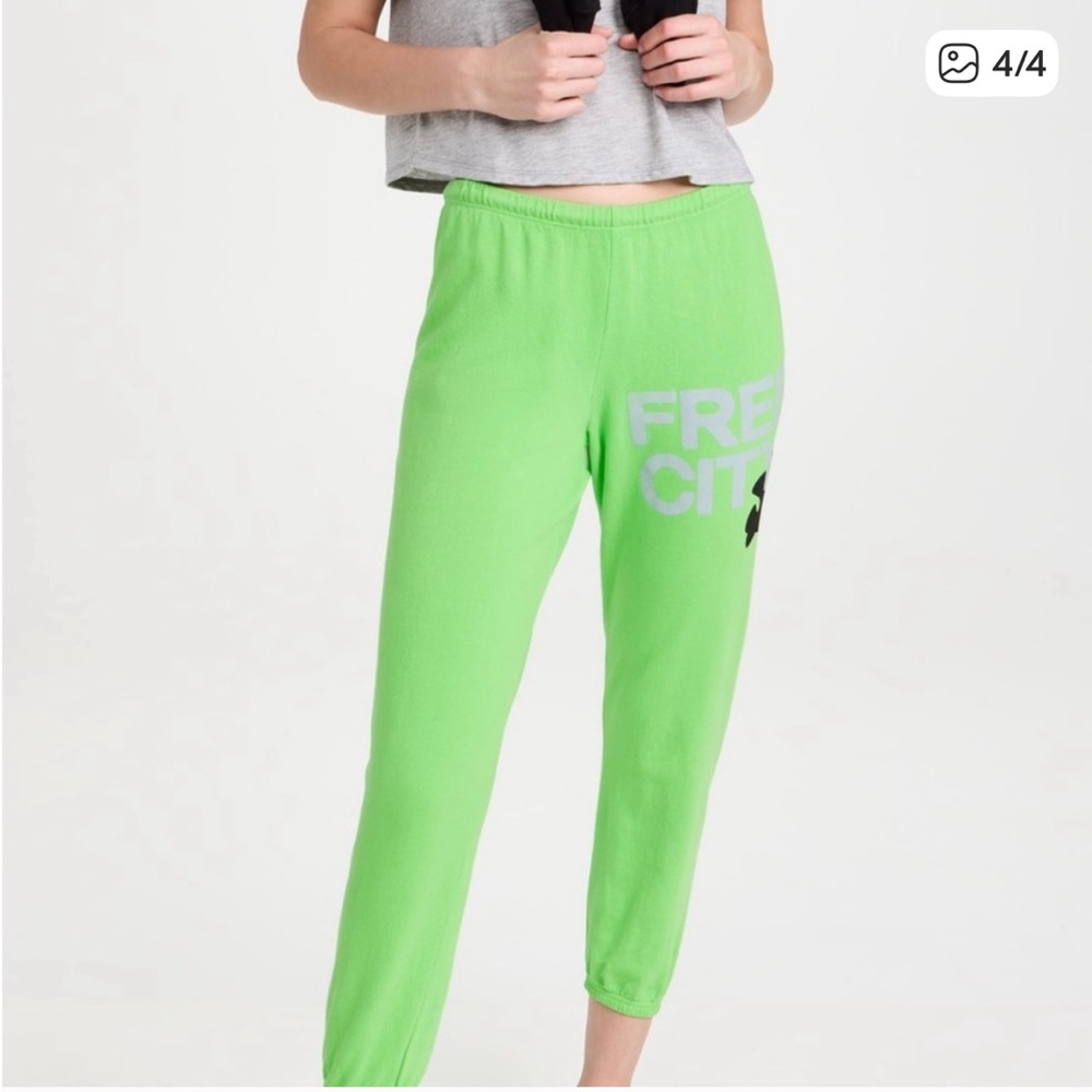 Freecity Bright Green Sweatpants, size Medium